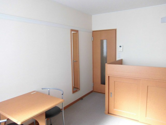 レオパレスクルークの居間・リビング|ゆったり過ごせる居間です