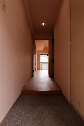 メゾンブランシェ大町の玄関