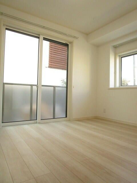 ガーデニア国立の居間・リビング