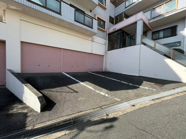 ヒルサイドテラス垂水の駐車場