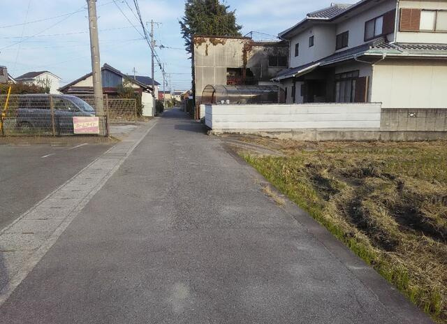 沢津町1丁目　売土地の前面道路含む現地写真
