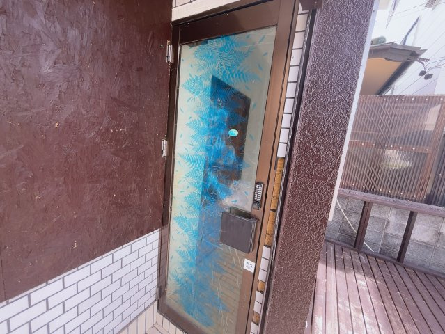 生路池下貸店舗の玄関