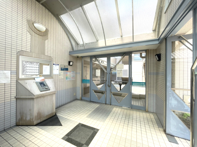 アルファ東古松IIのその他共用部分|・エントランス（内）