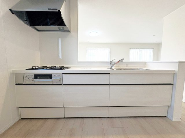 【キッチン】 | 新座市栗原1丁目　新築一戸建住宅　全4棟　(保谷店) | お子様を見守りながら、ご家族と会話しながらお料理が出来る対面式キッチン。