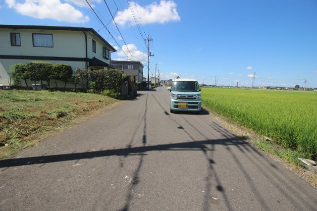 野木町丸林の前面道路含む現地写真|北西側道路（2025年7月撮影）