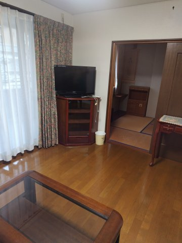 ６５６５９　岐阜市三田洞東店舗付住居の洋室