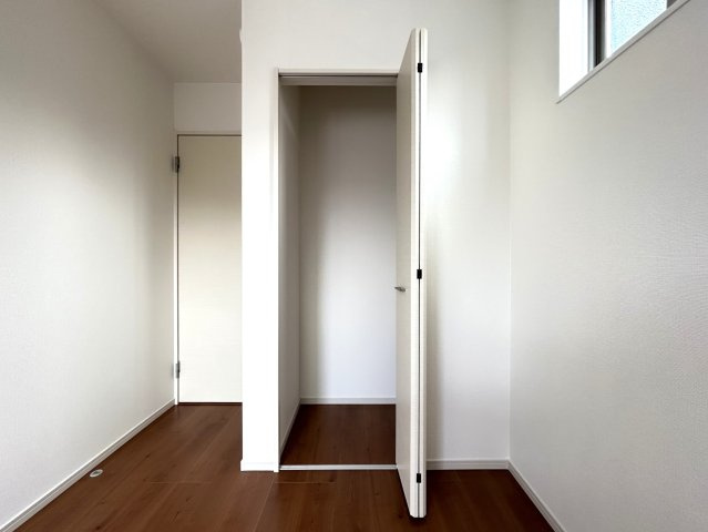 ◆リビング１７帖の広々４ＬＤＫ◆全居室２面採光◆並列駐車２台可能◆寺田宮ノ谷１期の収納|クローゼット