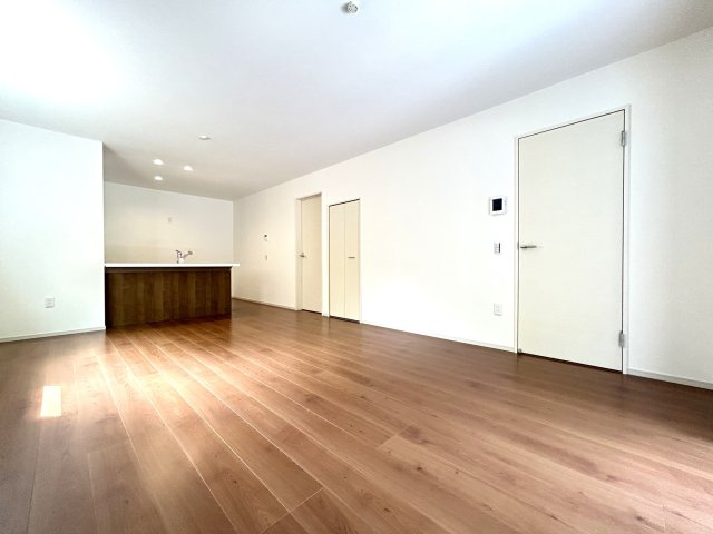 ◆リビング１７帖の広々４ＬＤＫ◆全居室２面採光◆並列駐車２台可能◆寺田宮ノ谷１期の居間・リビング|リビング