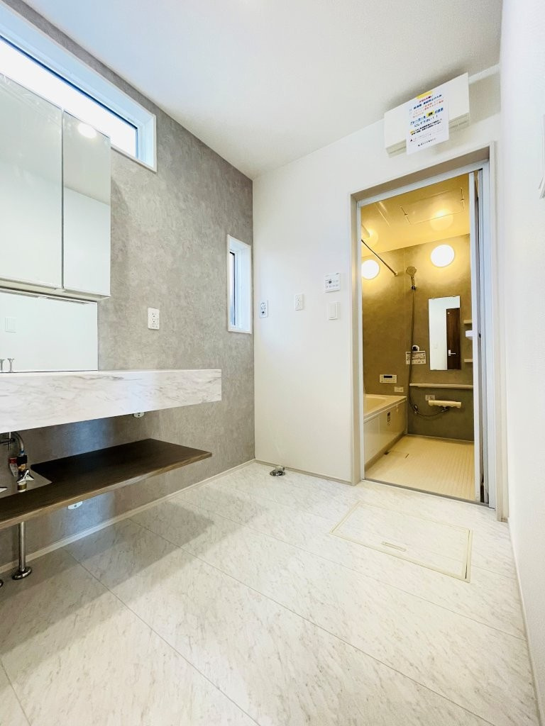 岡崎市羽根町陣場　新築分譲住宅　全2棟　1号棟の脱衣所