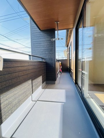 岡崎市羽根町陣場　新築分譲住宅　全2棟　1号棟のバルコニー|突然の雨でも安心なインナーバルコニー♪