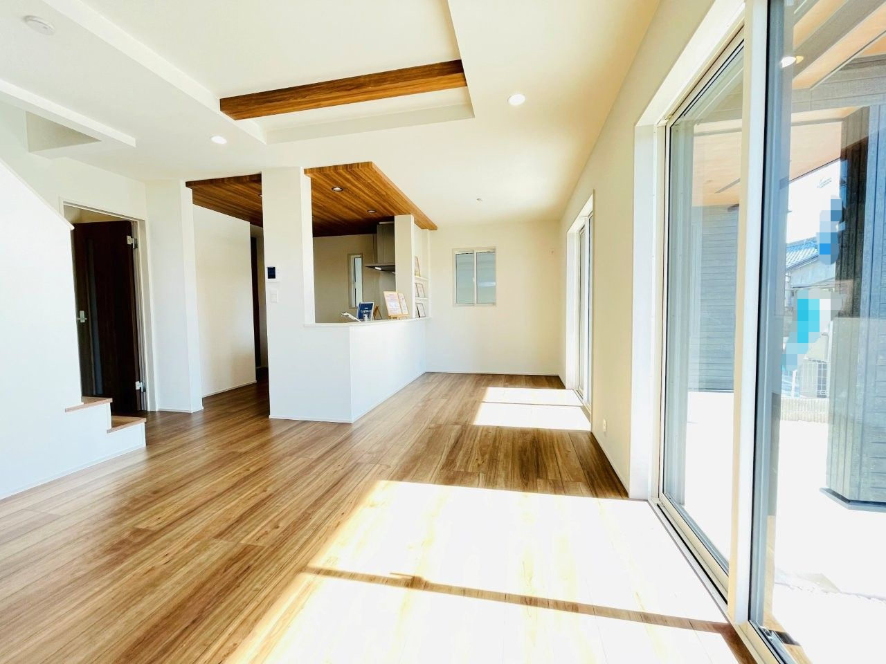 岡崎市羽根町陣場　新築分譲住宅　全2棟　1号棟の居間・リビング|折り上げ天井で広々とした開放感あるリビング♪