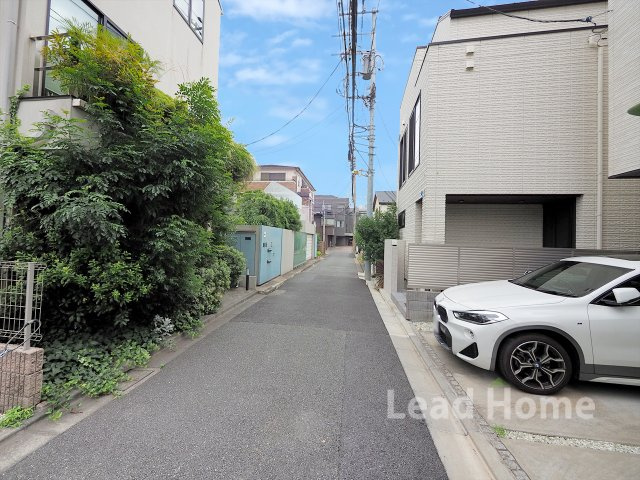 【前面道路含む現地写真】 | 渋谷区神宮前3丁目 | 北西側約3.9ｍ公道に面した閑静な住宅街。