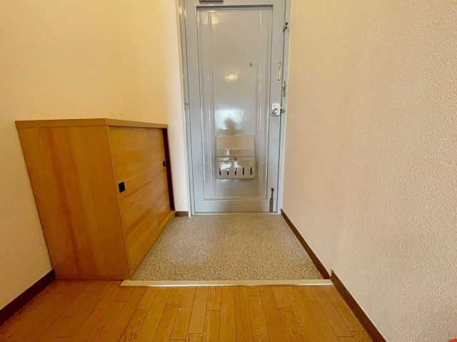 ドミール中山の玄関