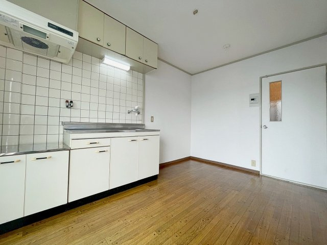 ドミール中山の居間・リビング