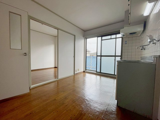 ドミール中山の居間・リビング