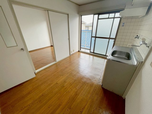 ドミール中山の居間・リビング