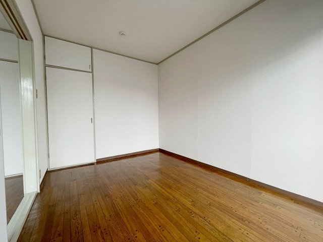 ドミール中山の居間・リビング