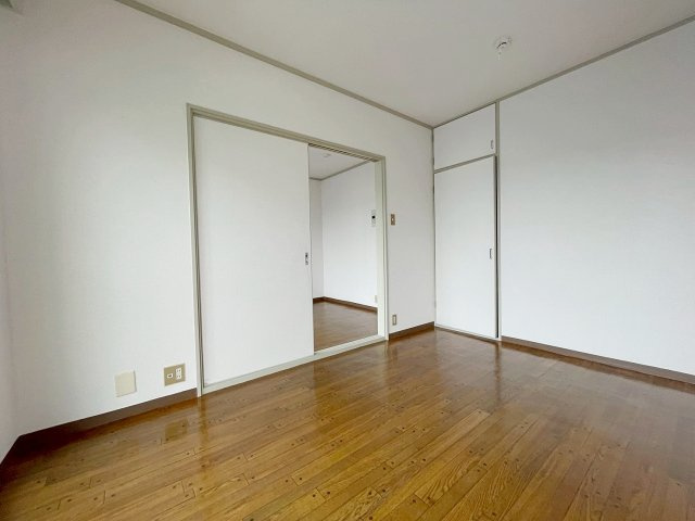 ドミール中山の居間・リビング