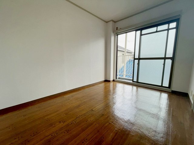 ドミール中山の居間・リビング