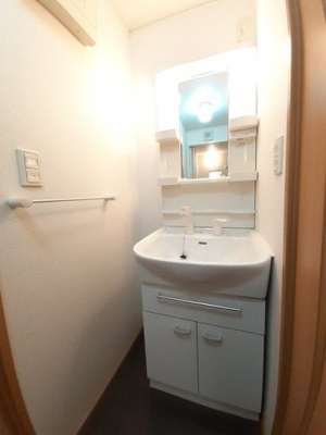 【洗面所】 | カーサ・モデルノ | コンパクトで使いやすい洗面所