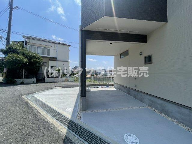 菅相塚町　新築一戸建ての駐車場|2台駐車可
■物件内覧・資金計画相談・住宅ローン相談、リフォーム相談、お問合せ受付中■
※当日・翌日のご内覧、ご相談はお電話でのお問合せがスムーズです！