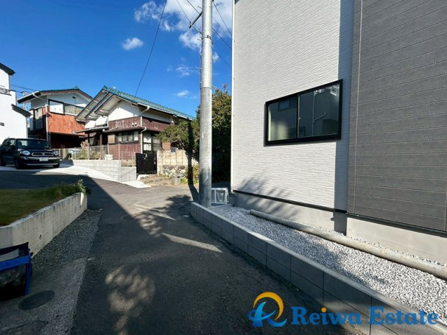 新築戸建　藤沢市羽鳥2丁目の前面道路含む現地写真