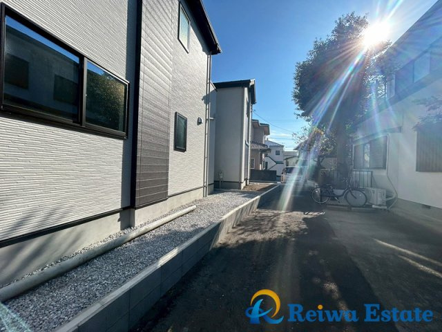 新築戸建　藤沢市羽鳥2丁目の前面道路含む現地写真