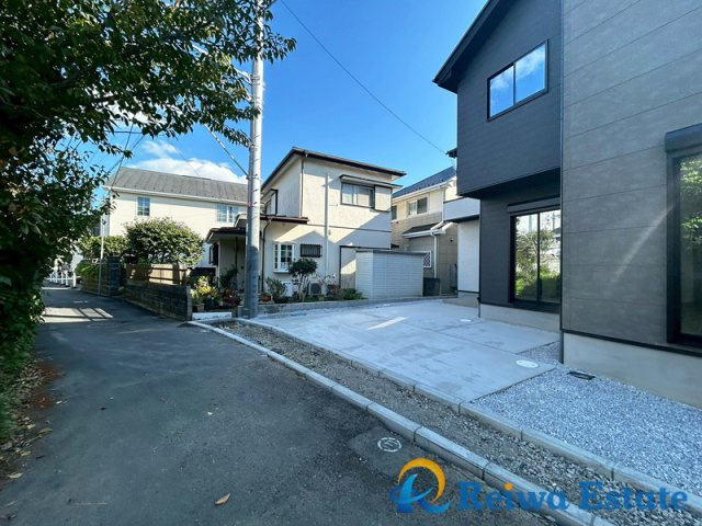 新築戸建　藤沢市羽鳥2丁目の前面道路含む現地写真