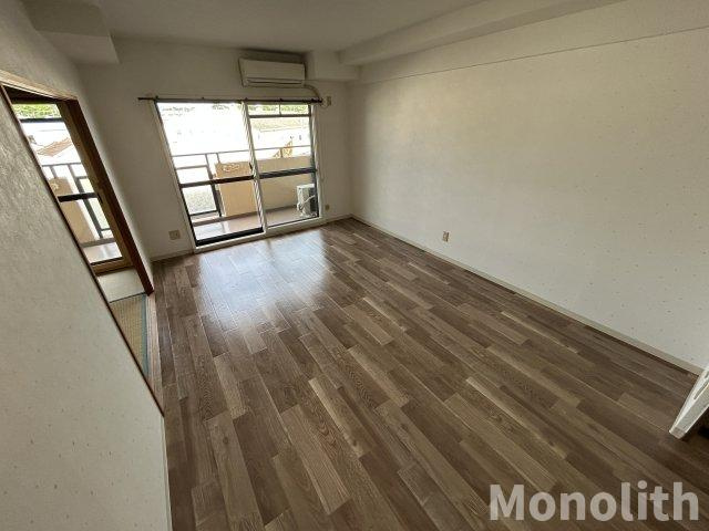 パストラル和泉の居間・リビング