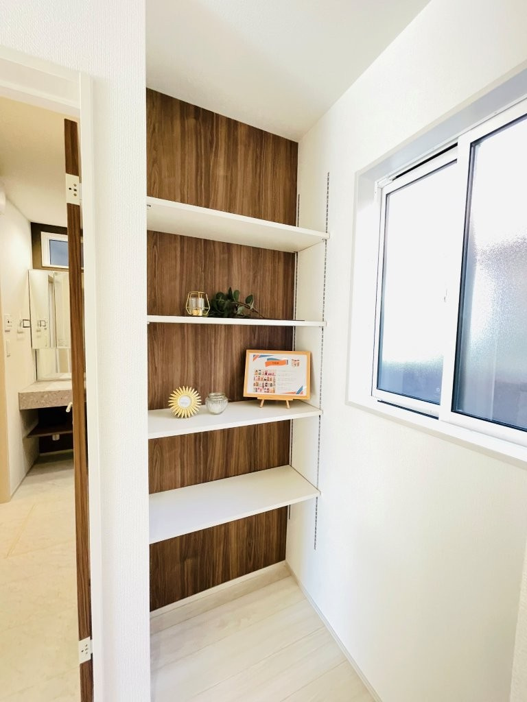 岡崎市羽根町陣場　新築分譲住宅　全2棟　2号棟の収納|キッチンがスッキリ片付く可動棚付きパントリー収納♪