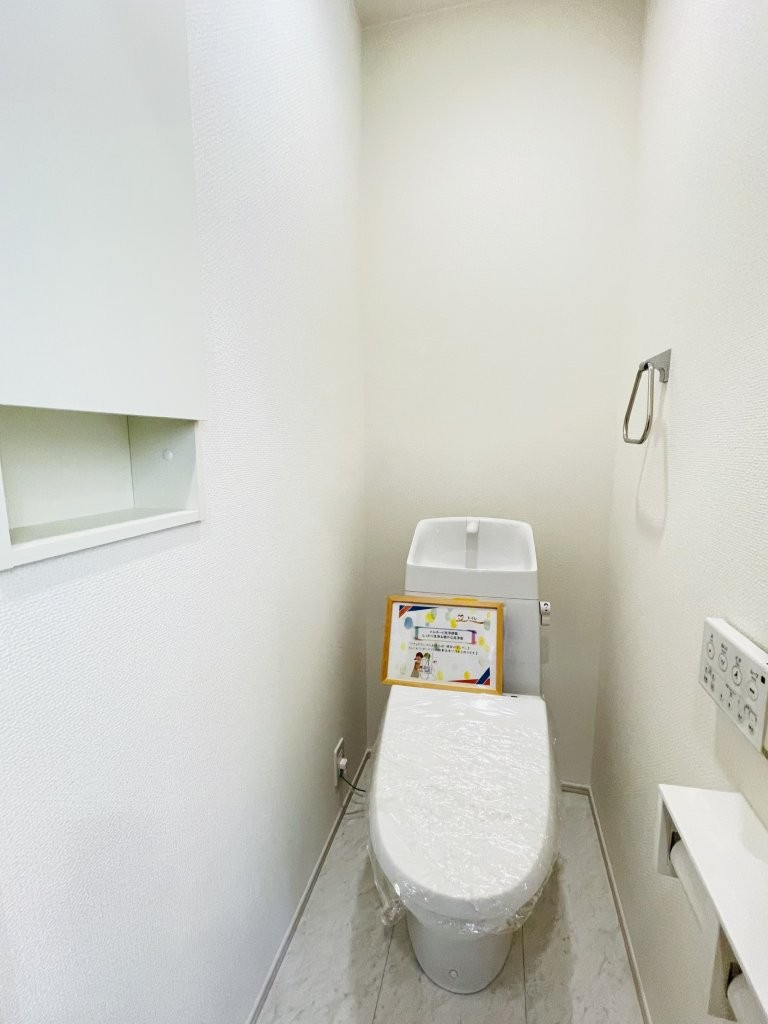 岡崎市羽根町陣場　新築分譲住宅　全2棟　2号棟のトイレ|1階、2階とも温水洗浄機能付きトイレです。