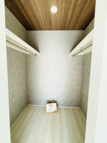 岡崎市羽根町陣場　新築分譲住宅　全2棟　2号棟の収納|居室にはウォークインクローゼットを完備。家族の衣類がスッキリ片付きます♪