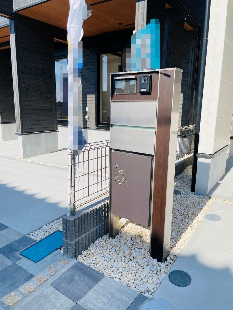 岡崎市羽根町陣場　新築分譲住宅　全2棟　2号棟のその他|宅配ボックス付きなので、留守でも荷物を受け取ることができ便利です。