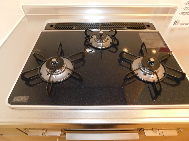 清須市西堀江の中古マンションのキッチン|◇３口コンロ◇　　コンロ新品交換　（２０２５年６月リフォーム済）
