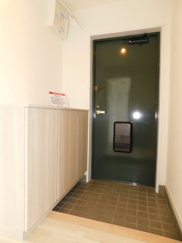 清須市西堀江の中古マンションの玄関|◇玄関◇　　収納完備で玄関がスッキリと片付きます♪