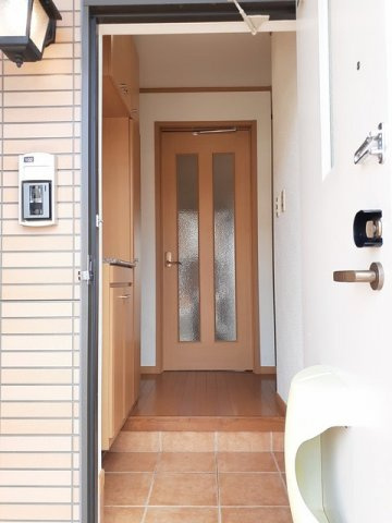 プリムローズＤの玄関