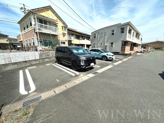 リバーリオ菅池の駐車場