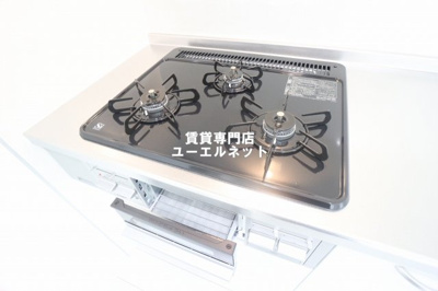 【設備】 | REGALO吹田 | 3口ガスシステムキッチン