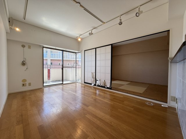 朝日プラザ豊中旭丘弐番館の居間・リビング