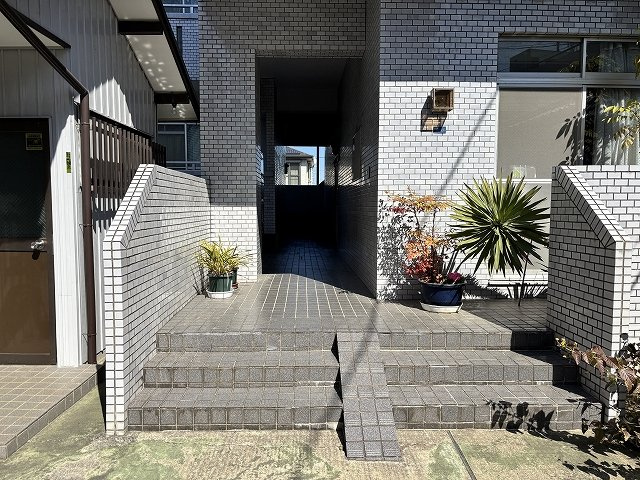 マイノーラ町北のエントランス