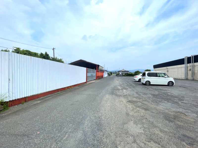 伊佐市菱刈重留土地の前面道路含む現地写真