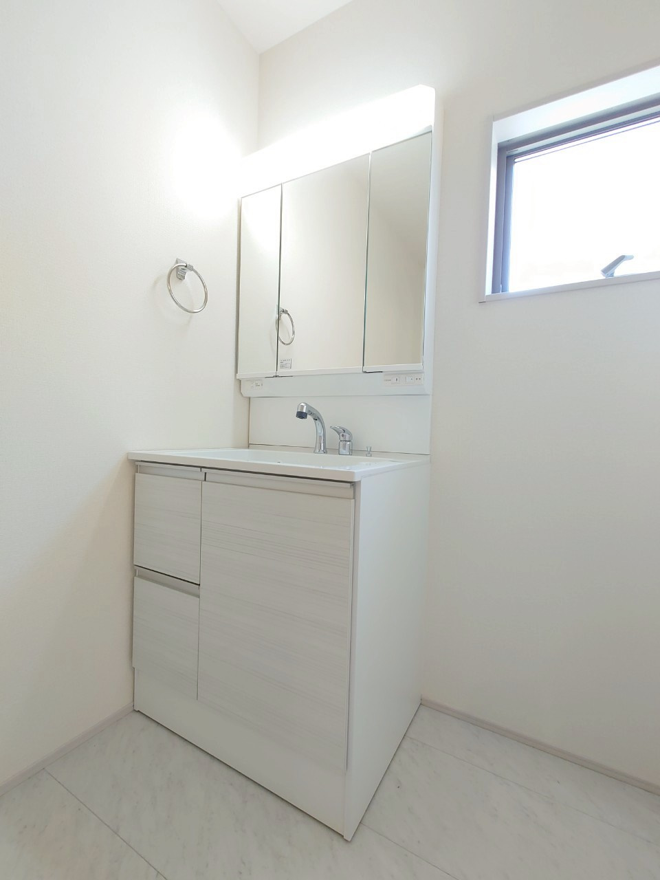 限定２区画■ＪＲ大津京駅まで徒歩６分＆２沿線利用可能■３ＬＤＫ■リーブルガーデン大津市錦織２丁目の独立洗面台|洗面化粧台