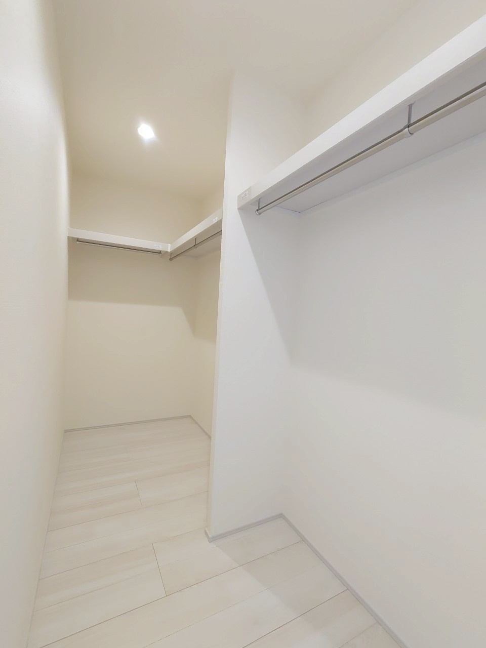 限定２区画■ＪＲ大津京駅まで徒歩６分＆２沿線利用可能■３ＬＤＫ■リーブルガーデン大津市錦織２丁目の収納|ウォークインクローゼット