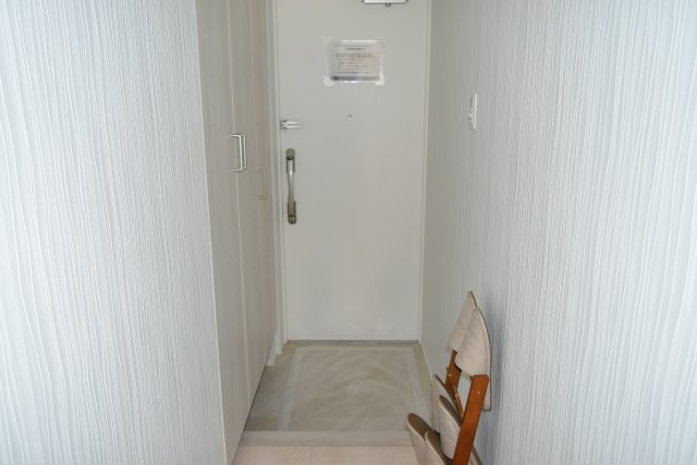 府中市緑町２丁目の中古マンションの玄関