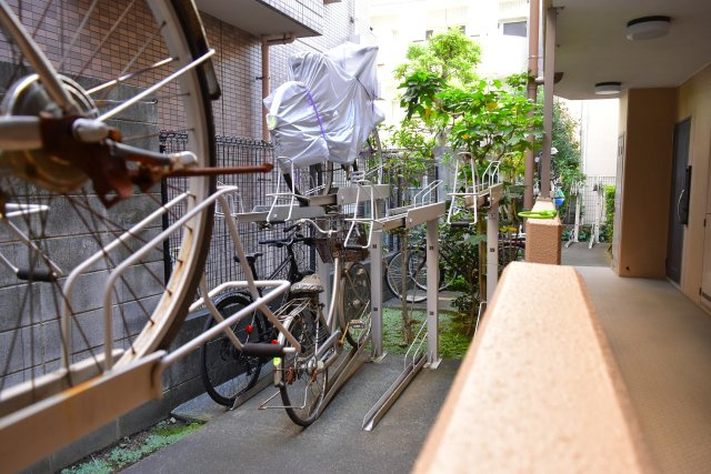 府中市緑町２丁目の中古マンションの駐輪場