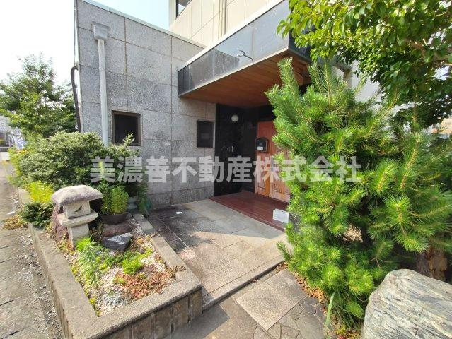 ６５５５９　岐阜市萱場南事業用の外観