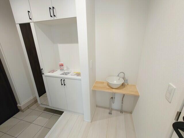 名古屋市中川区下之一色町字松蔭５丁目の新築一戸建の玄関|３号棟　玄関手洗い場 