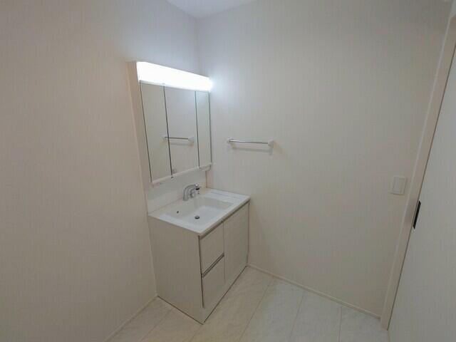 名古屋市中川区下之一色町字松蔭５丁目の新築一戸建の独立洗面台|３号棟　洗面脱衣室 