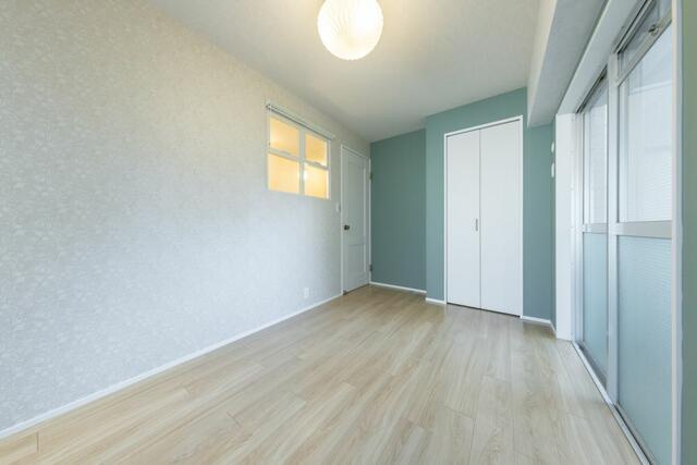 名古屋市東区泉１丁目の中古マンションの洋室|室内窓を多用した室内 