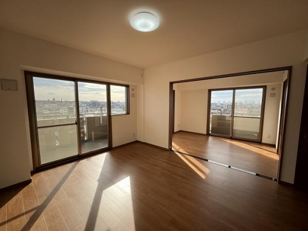 名古屋市守山区小幡南１丁目の中古マンションの居間・リビング|「LDK」洋室と一体で約21.5帖… 